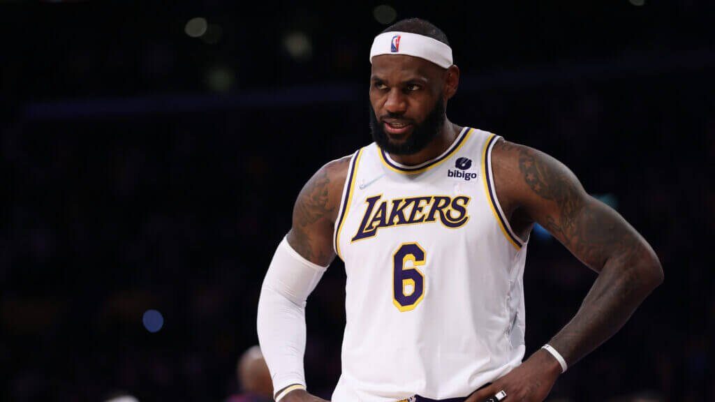 Perché il futuro ai Los Angeles Lakers di LeBron James si è fatto incerto