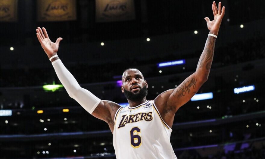 LeBron James, prime discussioni sul futuro con i Lakers: le opzioni