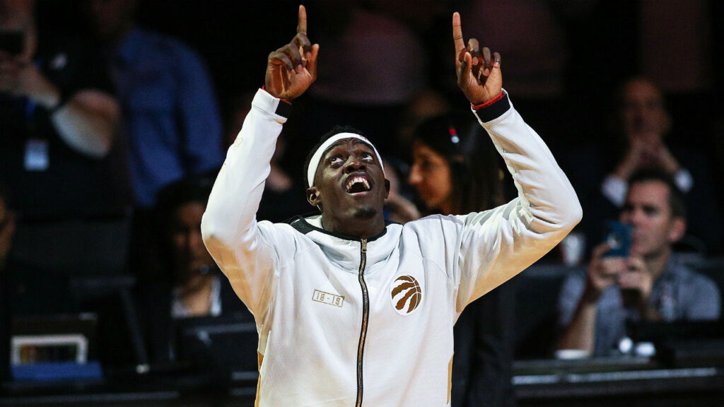Pascal Siakam in campo coi Raptors
