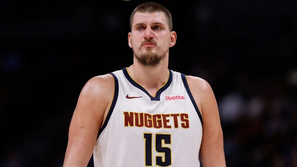“Dalle mie parti ti riducono lo stipendio”: la soluzione di Nikola Jokic per i Nuggets