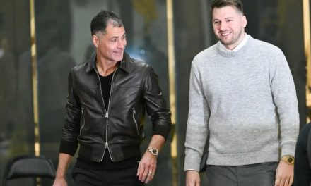 “Abbiamo dovuto mantenere il segreto”: Rob Pelinka racconta la trade Doncic