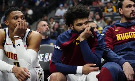 Coach Malone furente: “Imbarazzanti, continuando così faremo il Play-In”