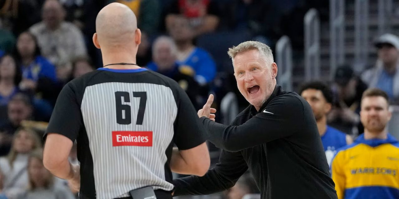 Steve Kerr si lamenta: “Dobbiamo insegnare agli arbitri a chiamare passi”