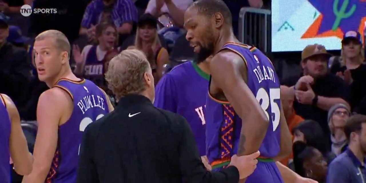 “Quasi amici”: la discussione a bordo campo fra Durant e Budenholzer