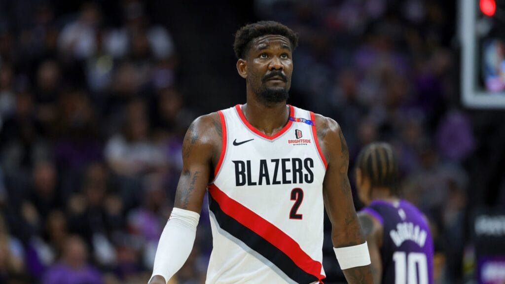 Deandre Ayton è stato rilasciato con un buyout dai Portland Trail Blazers