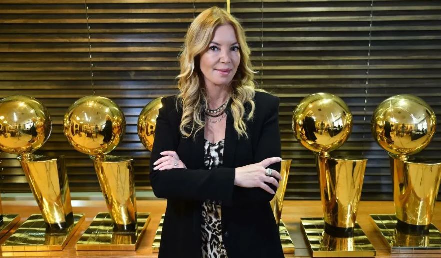 La famiglia Buss ha venduto i Los Angeles Lakers