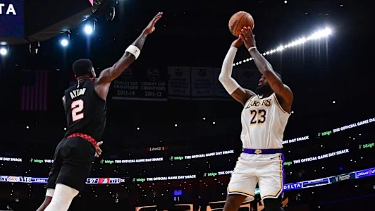 Solo LeBron James può trasformare Ayton