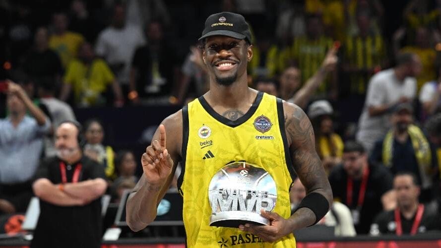 FREE AGENCY: i Suns pescano dall’Europa, arriva Hayes-Davis
