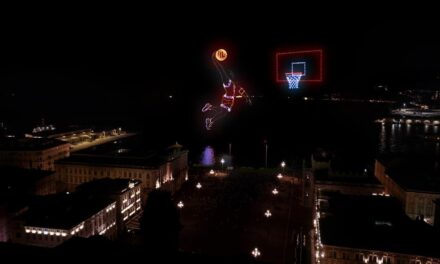 Trieste celebra Michael Jordan con 800 droni