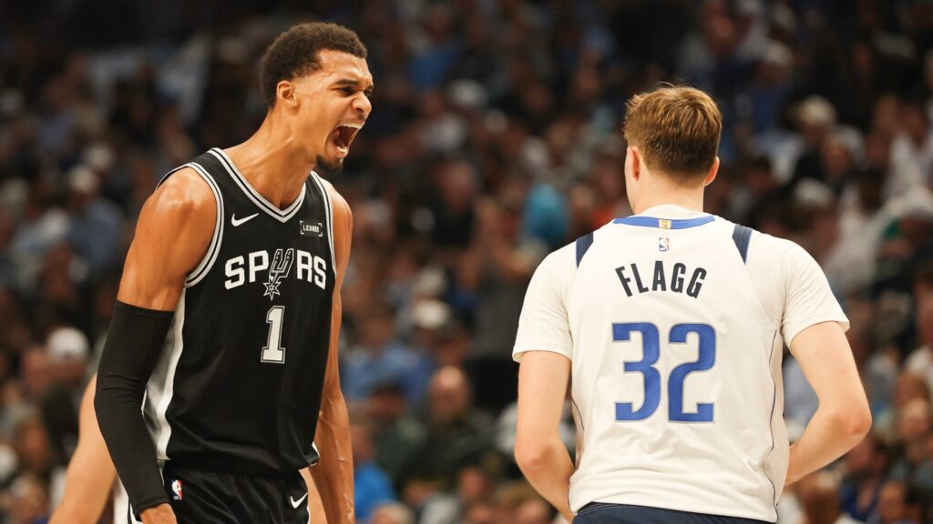Wembanyama degli Spurs con Cooper Flagg