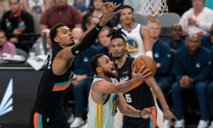 Come Curry e gli Warriors hanno battuto gli Spurs