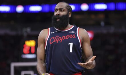 James Harden così, de botto, senza senso