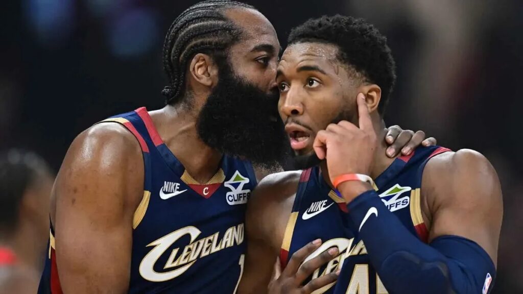 Donovan Mitchell e James Harden dei Cavaliers