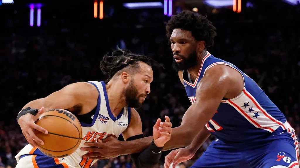 I Knicks hanno attaccato Embiid senza pietà