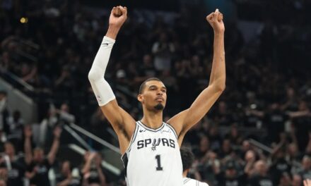 Wembanyama davanti al muro che ha fermato Jokic
