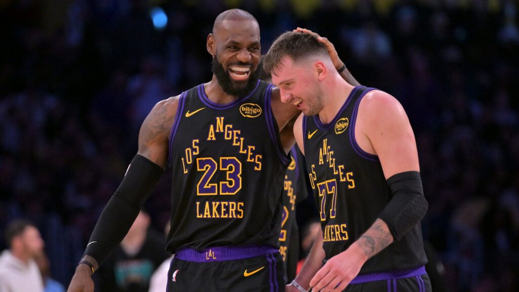 La free agency NBA è iniziata e LeBron James saluta i Lakers